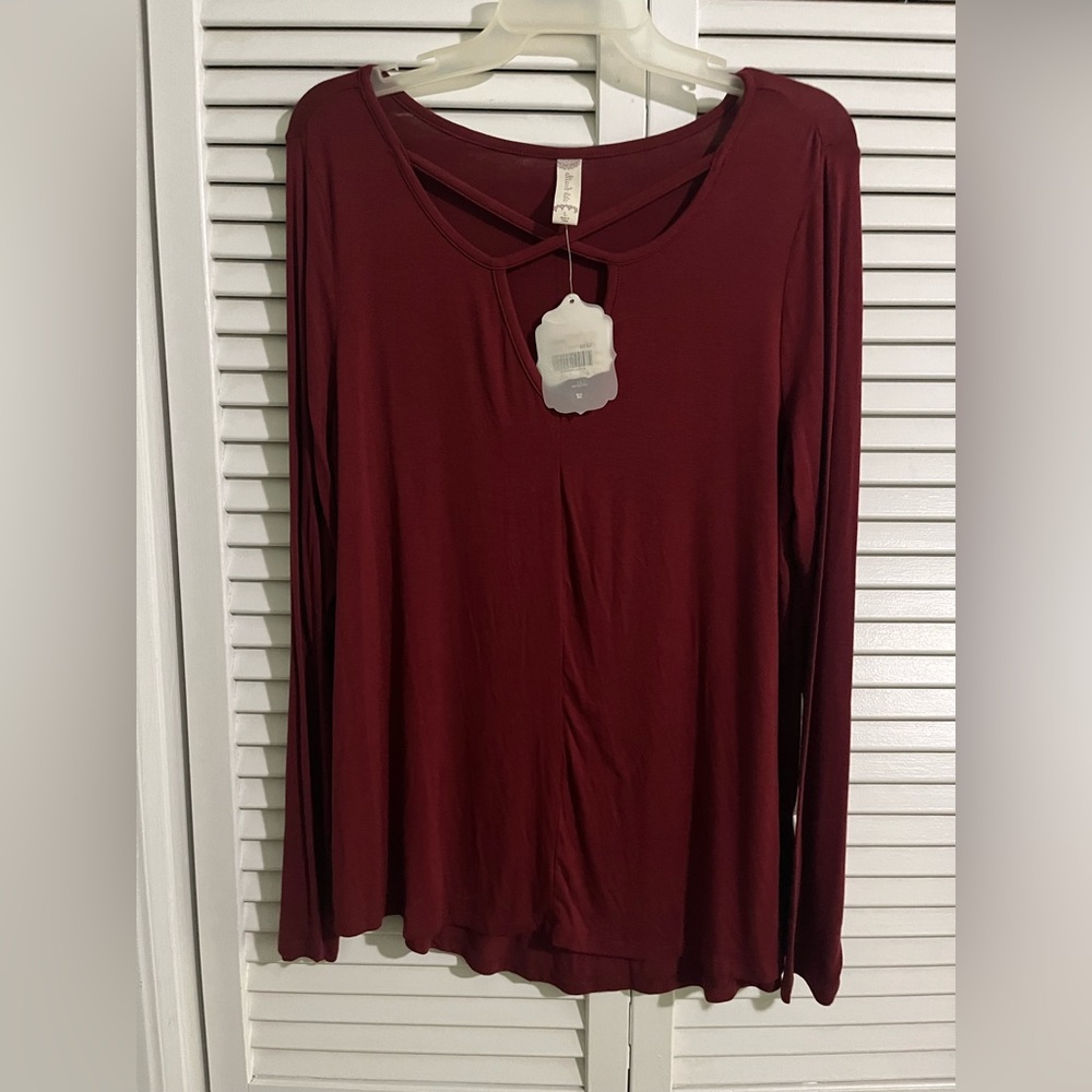 New Woman’s Altar’d State Burgundy Top Size Large
